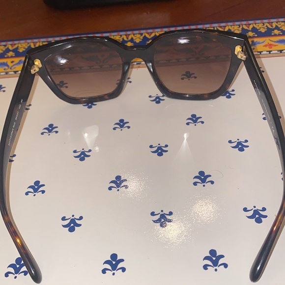 Coach Sunglasses - Picture 4 of 8